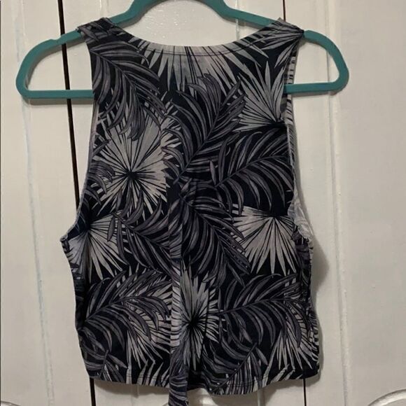 Material Girl Active Cropped Graphic Tank size XL - Picture 4 of 5